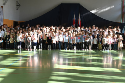 grafika do wpisu: Szkoła do hymnu